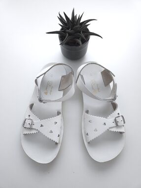 Salt Water Kids White Sweetheart Sandals size 13